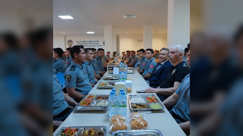 Vali Çiçek'ten Polis Adaylarına Motivasyon: 'Zalime Karşı Demir Yumruk, Mazluma Karşı Kadife Yürekli Olun'