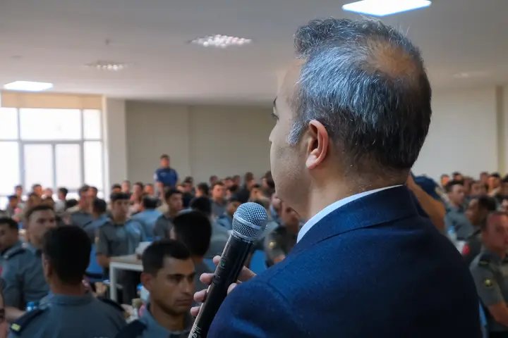 Vali Çiçek'ten Polis Adaylarına Motivasyon: 'Zalime Karşı Demir Yumruk, Mazluma Karşı Kadife Yürekli Olun' - Görsel 2