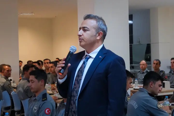 Vali Çiçek'ten Polis Adaylarına Motivasyon: 'Zalime Karşı Demir Yumruk, Mazluma Karşı Kadife Yürekli Olun' - Görsel 3
