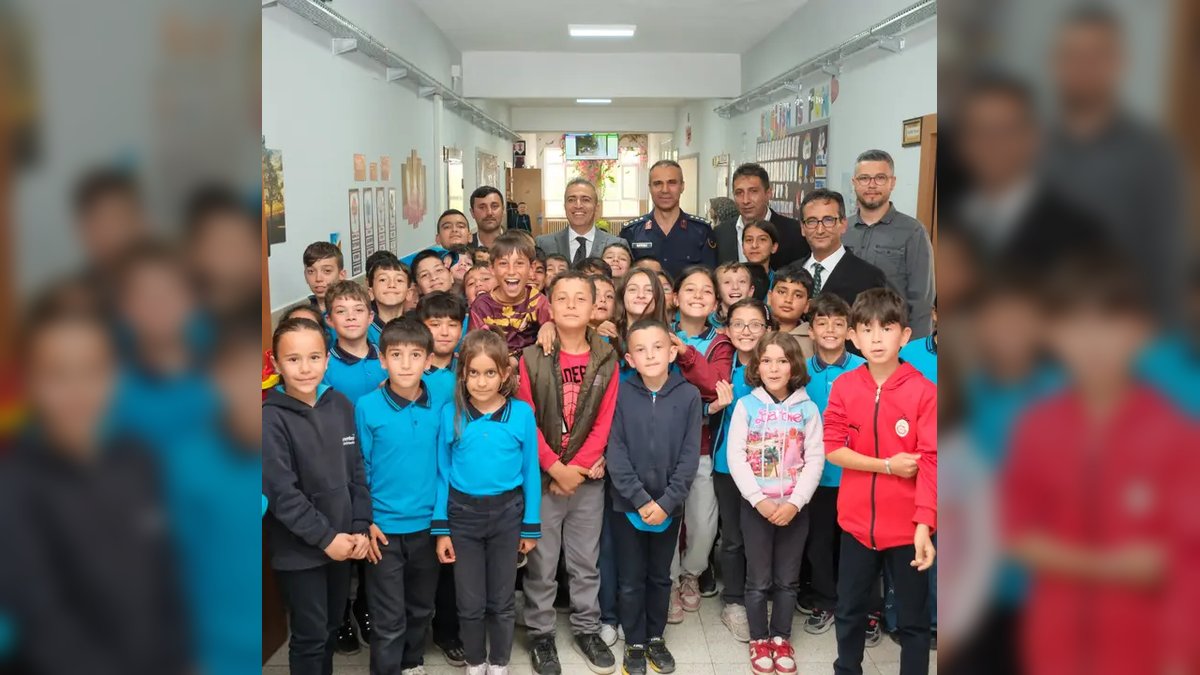 Vali Çiçek, Çakırbağ Köyü'nde Öğrencilerle Buluştu