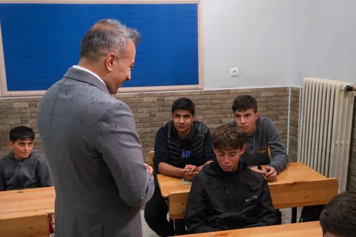 Vali Çiçek, Çakırbağ Köyü'nde Öğrencilerle Buluştu - Görsel 2