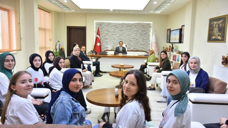Karaman'da Anadolu'nun Kadim Şehirleri Buluştu: Safranbolu'dan Misafir Öğrenciler Tarihi ve Kültürü Keşfetti - Görsel 1