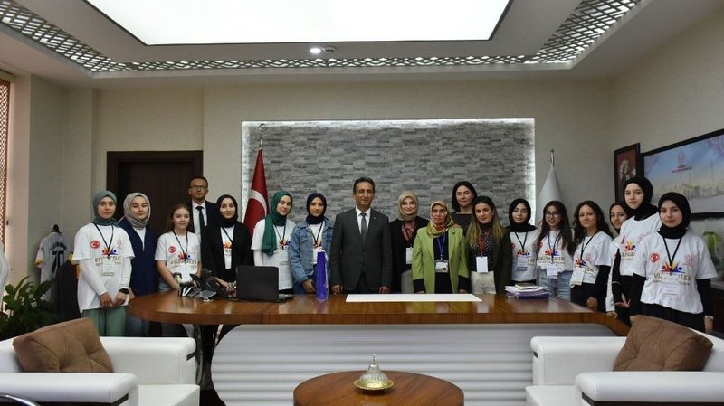 Karaman'da Anadolu'nun Kadim Şehirleri Buluştu: Safranbolu'dan Misafir Öğrenciler Tarihi ve Kültürü Keşfetti - Görsel 3