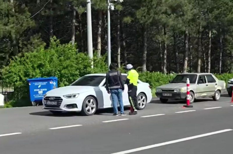 Emniyet Genel Müdürlüğü'nden Bayram Trafiği Uyarısı: 'Bayram Sensiz Olmaz!' - Görsel 1