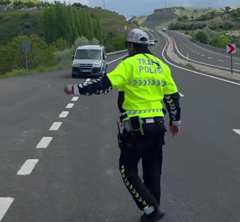 Emniyet Genel Müdürlüğü'nden Bayram Trafiği Uyarısı: 'Bayram Sensiz Olmaz!' - Görsel 2