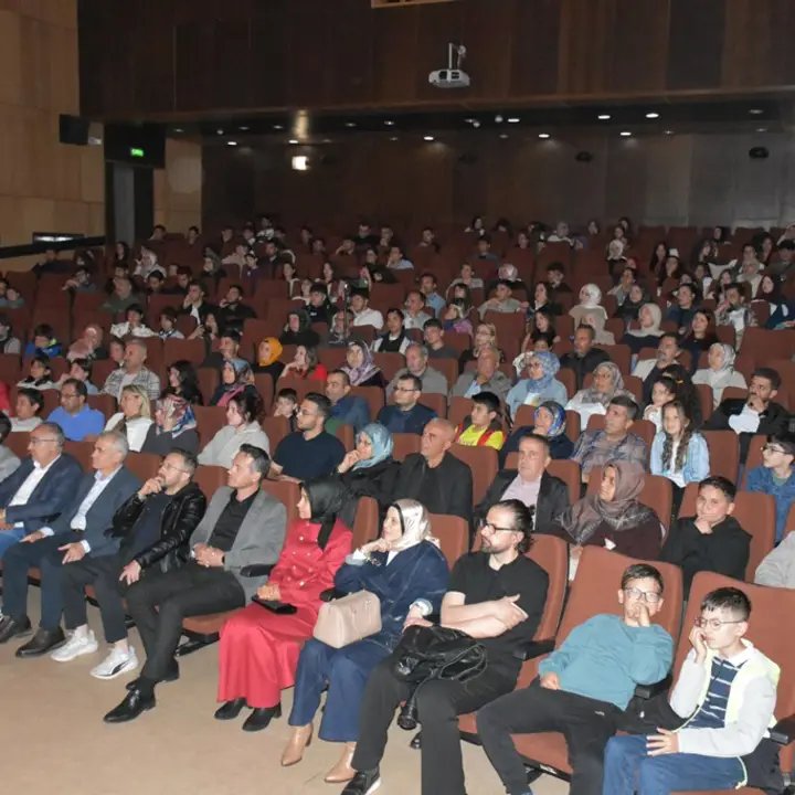 Karaman'da Liselilerden 'Hayalperest' Oyunuyla Büyük Başarı - Görsel 2
