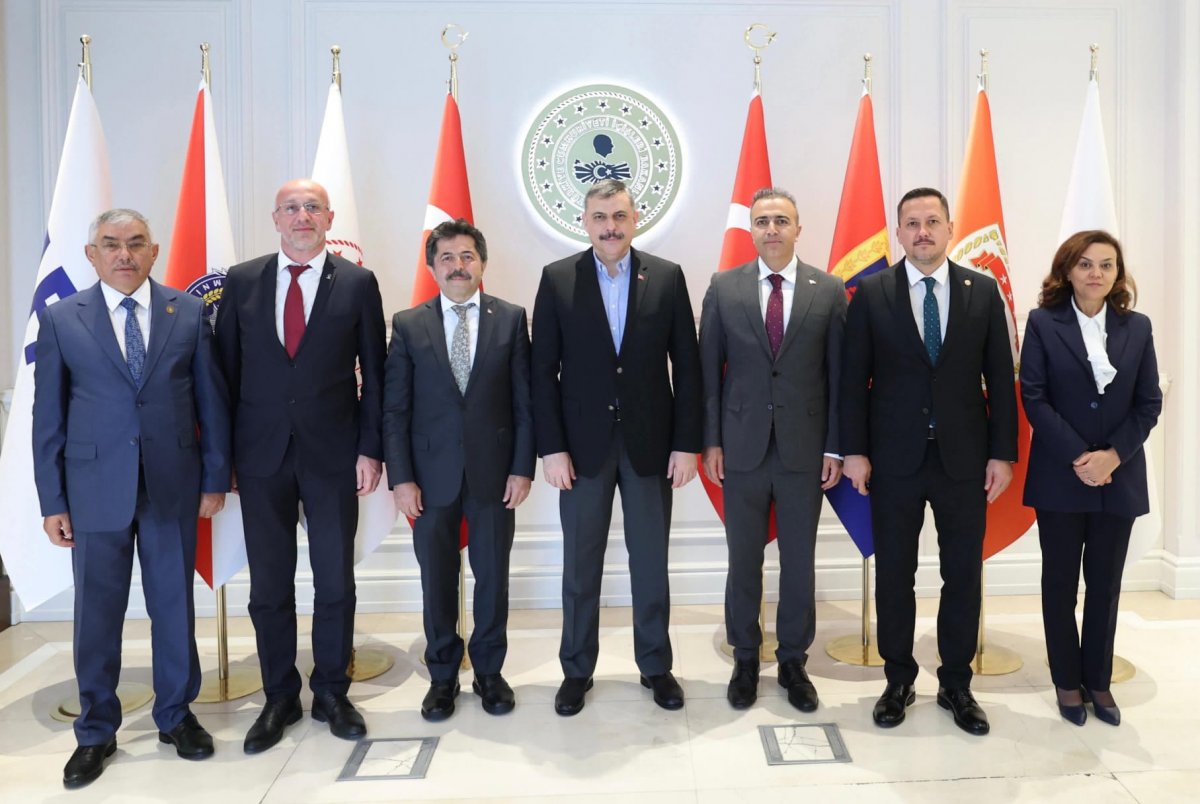 Karaman Heyetinden Bakan Çiftçi'ye 'Hayırlı Olsun' Ziyareti