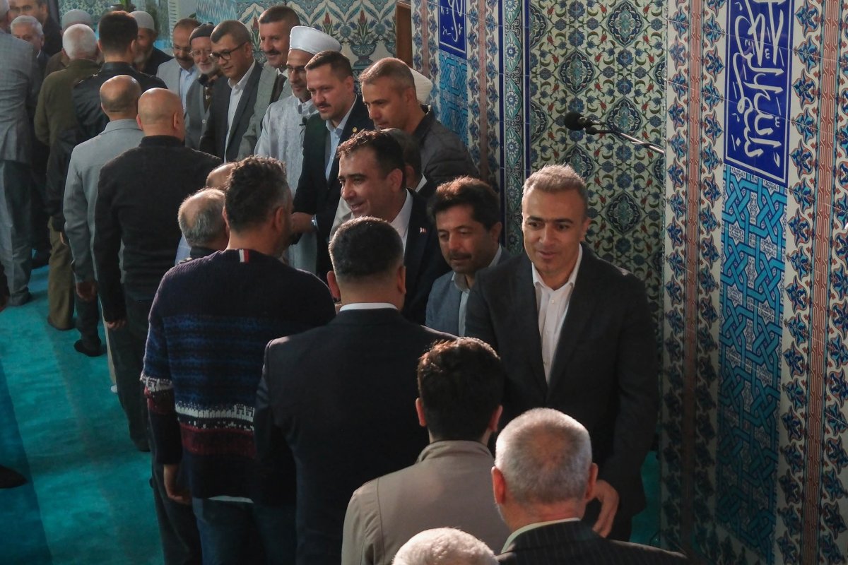 Karaman'da Protokol ve Vatandaşlar Bayram Namazında Buluştu