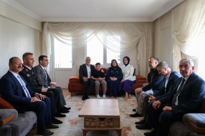 Karaman'da Bayram Coşkusu: Vali Çiçek'ten Anlamlı Ziyaretler