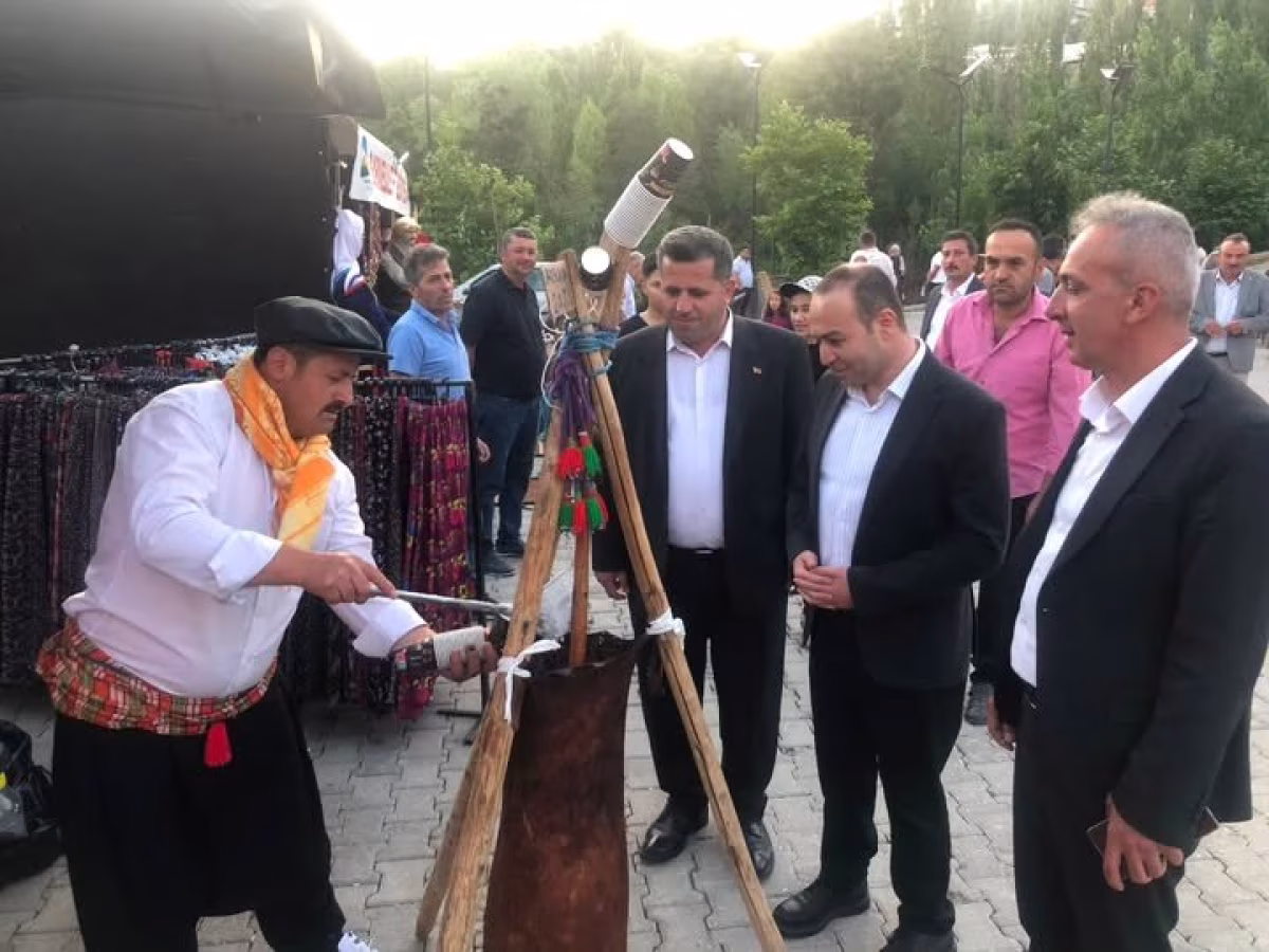 Sarıveliler'de 15. Karacaoğlan Festivali Coşkulu Açılışla Başladı