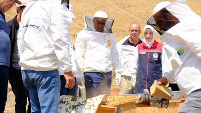 Karaman'da Organik Bal Üretimi İçin Kovan Dağıtımı Yapıldı