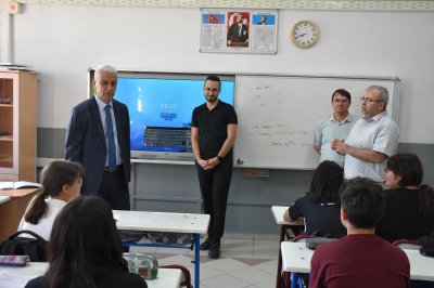 Karaman İl Milli Eğitim Müdürü Kılınç, Mevlana Ortaokulu'nu Ziyaret Etti