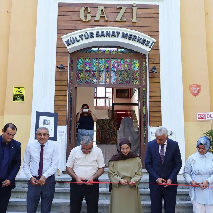 Karaman'da Ayşenur Yağcı'nın "İçimden Yansımalar" Resim Sergisi Açıldı