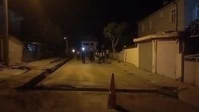 Karaman Beyazkent'te açılan çukura biri hamile iki kadın düştü