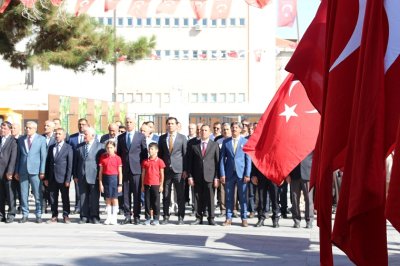 Karaman'da 2026-2027 Eğitim Yılı Çelenk Koyma Töreni ile Başladı