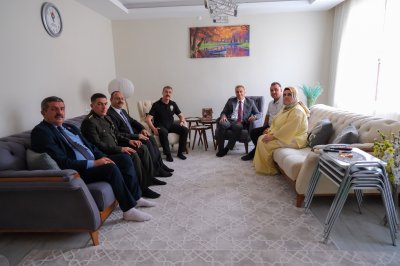 Karaman Valisi Çiçek'ten Gazi Bayram Ali Koşar'a Gaziler Günü Ziyareti
