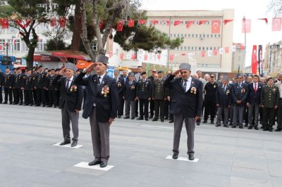 Karaman'da Gaziler Günü Coşkusu: Atatürk Anıtı'nda Anma Töreni Düzenlendi