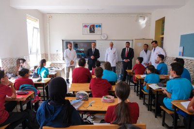 Karaman Valisi Çiçek'ten Okul Ziyaretleri: Eğitim Faaliyetleri Değerlendirildi