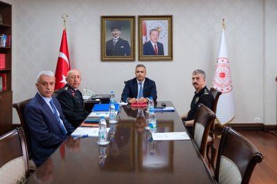 Karaman Valisi Çiçek, Okul Güvenliği Toplantısında Yer Aldı: Protokol İmzalandı