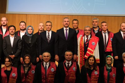 Karaman'da KMÜ'nün Yeni Akademik Yılı Coşkulu Törenle Açıldı: Vali Çiçek ve Abdulhamit Gül Katıldı