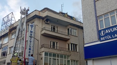 Karaman'da İş Yerinin Çatı Katında Yangın: Can Kaybı ve Yaralanma Yok