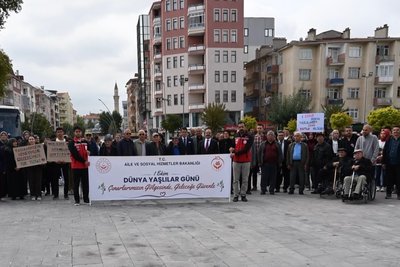 Karaman'da Dünya Yaşlılar Günü İçin Farkındalık Yürüyüşü Düzenlendi