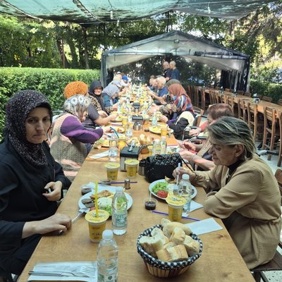 Karaman'da Dünya Yaşlılar Günü'nde Huzurevi Sakinlerine Özel Yemek