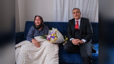 Karaman Valisi Çiçek'ten 106 Yaşındaki Emine Teyze'ye Anlamlı Ziyaret