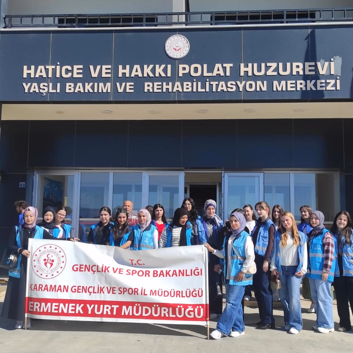 Ermenekli öğrencilerden huzurevine anlamlı ziyaret