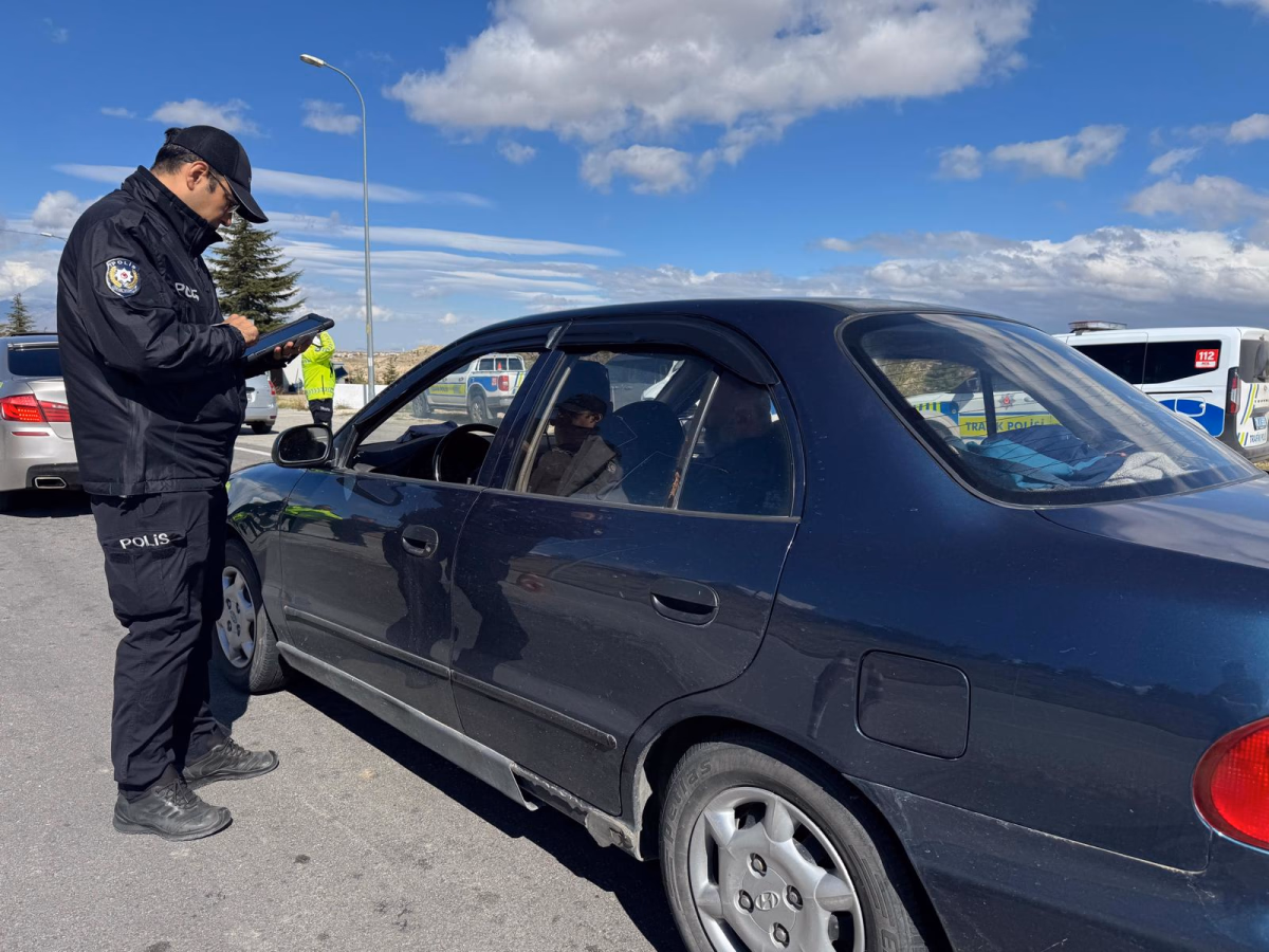 Karaman'da Asayiş Operasyonları: 18 Aranan Şahıs Yakalandı