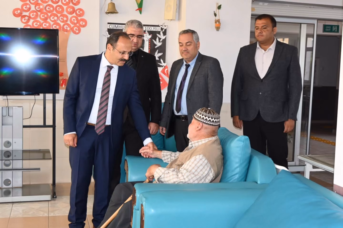 Huzurevinde Kalan Büyüklerle Gönül Köprüsü Kuruldu