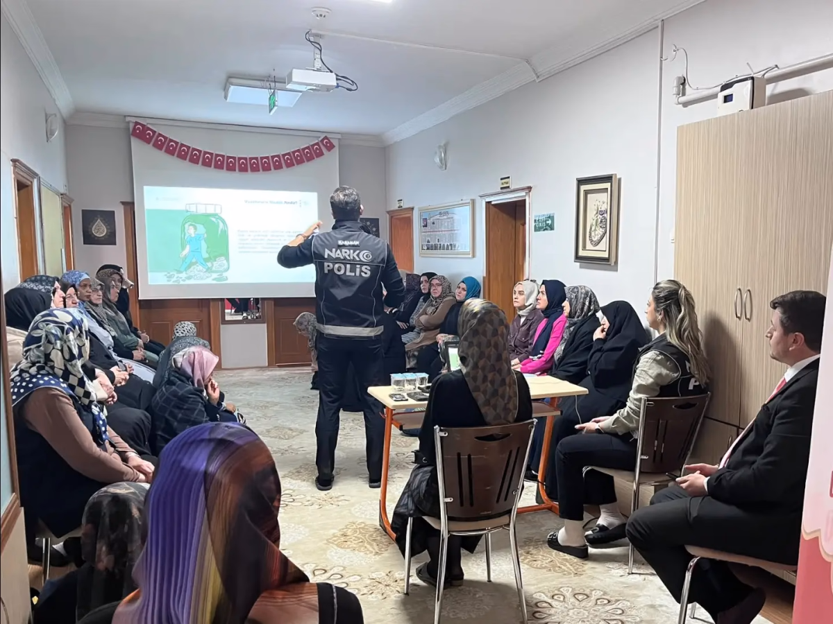 Karaman'da En İyi Narkotik Polisi Anne Seminerleri Sürüyor