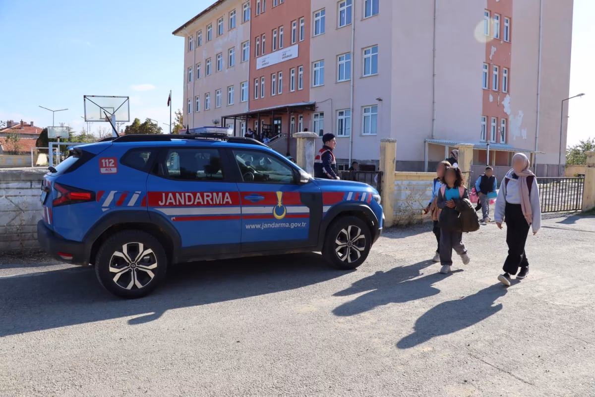 Okul Çevrelerinde Sıkı Jandarma Denetimi