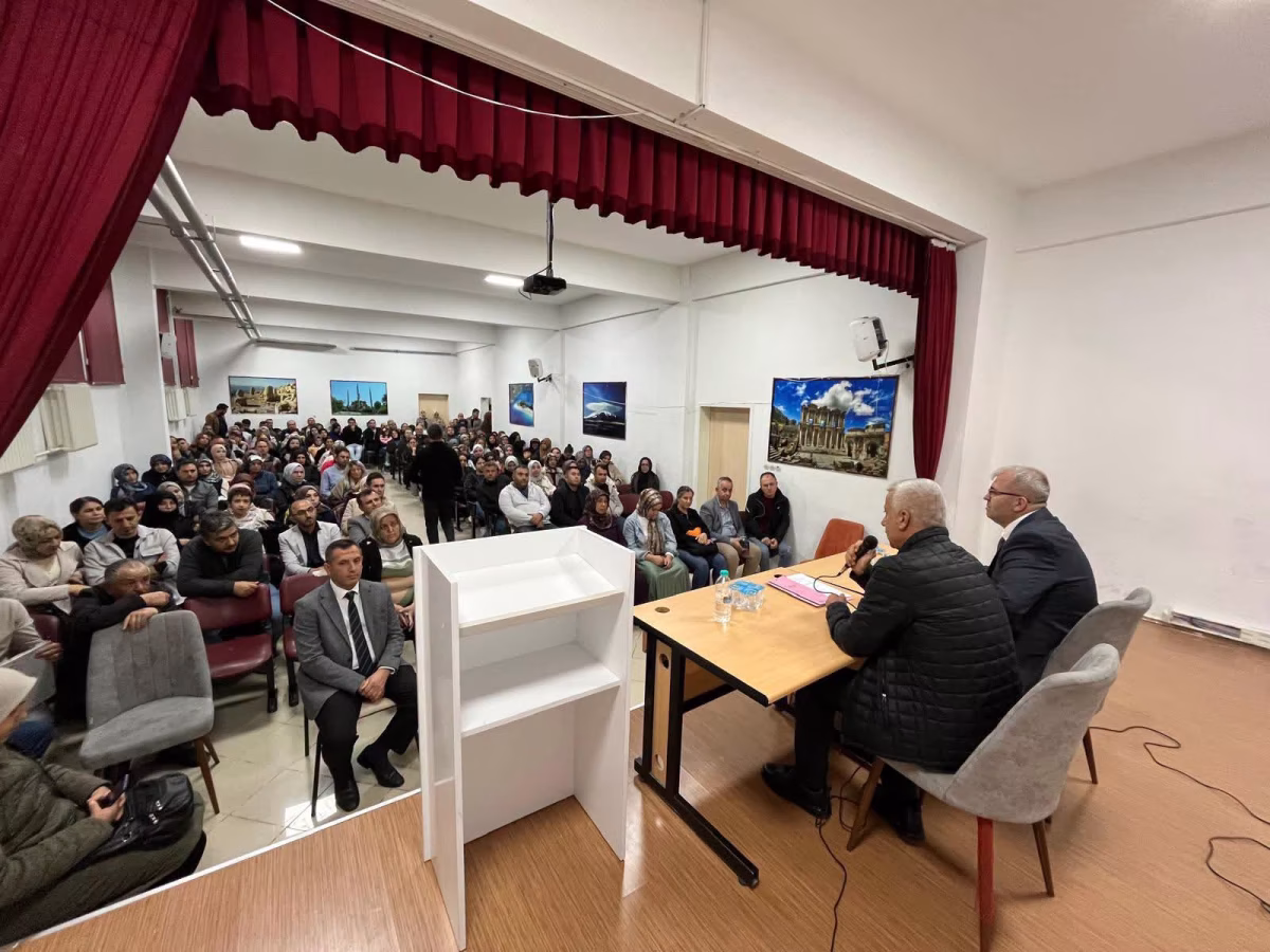 İl Millî Eğitim Müdürü Sadun Kılınç Velilerle Buluştu