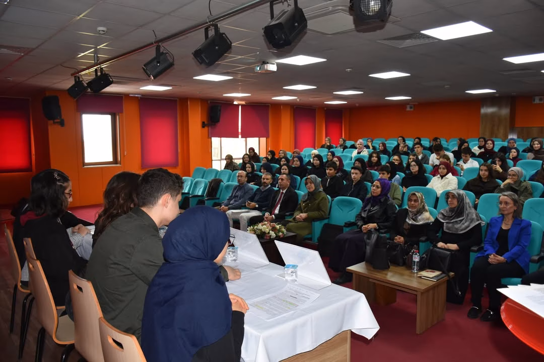 Cengiz Aytmatov Eserleri Karaman'da Panelde Ele Alındı