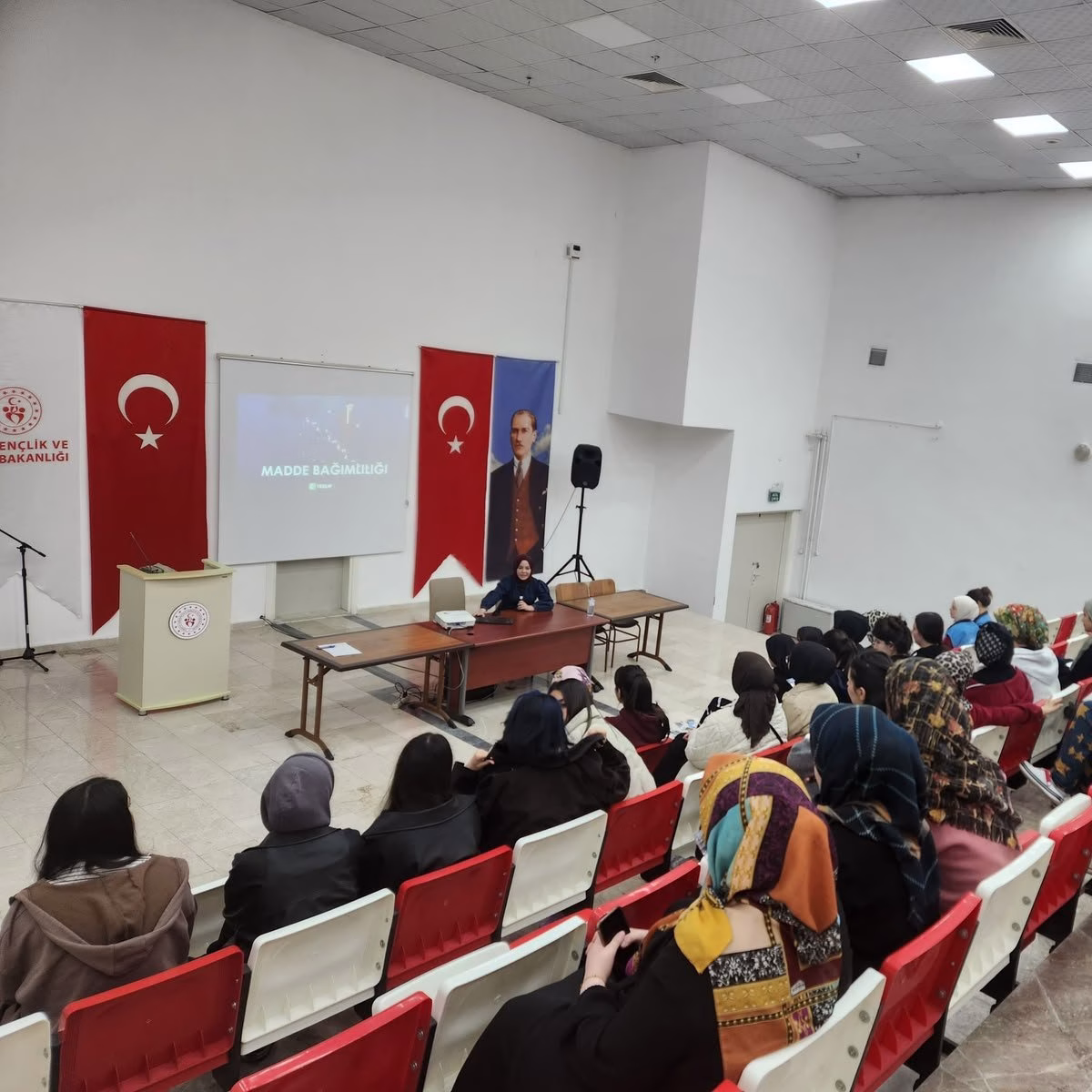 Kız Yurdunda Bağımlılıkla Mücadele Eğitimi Verildi